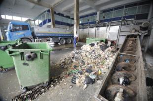 武漢環保新舉措 首批餐廚垃圾場年底投用，融合人工造浪設備提升處理效率